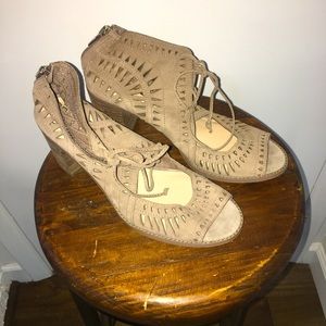 Vince Camuto Neutral Suede Lace Up shoes 10